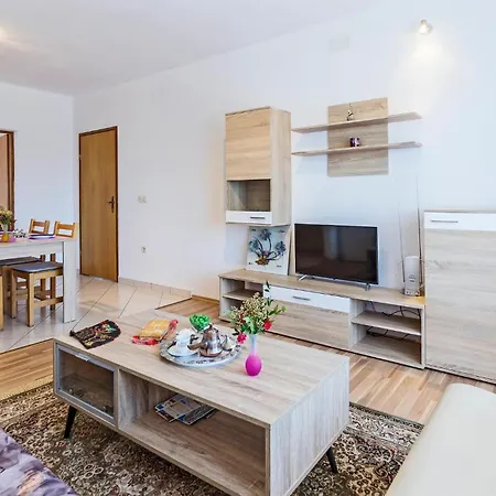 1 Bedroom Stunning In Διαμέρισμα